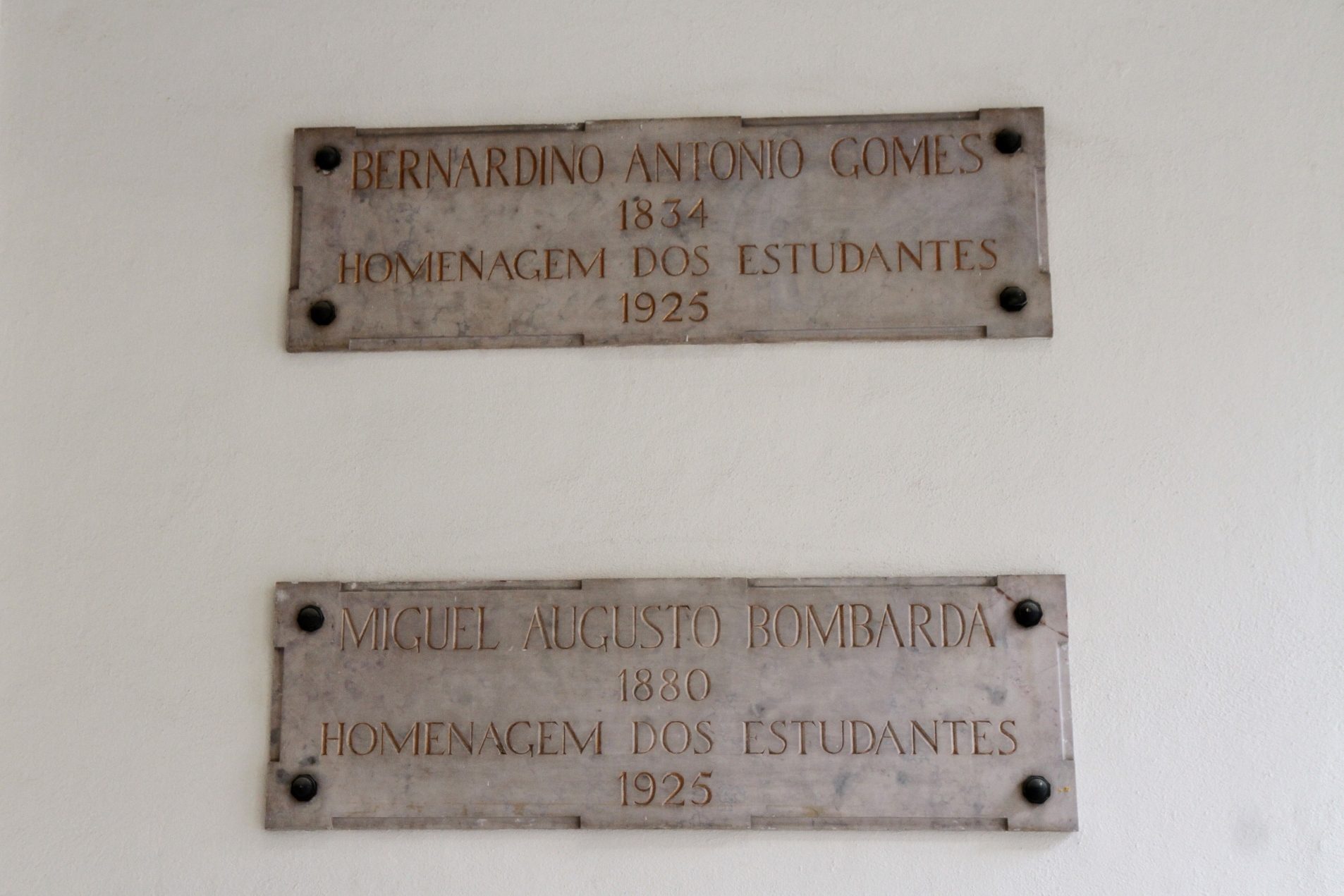 Bernardino Antonio Gomes jr's memorial tablet, NOVA Facultade de Ciencias Medicas, Lisbon - 01.JPG